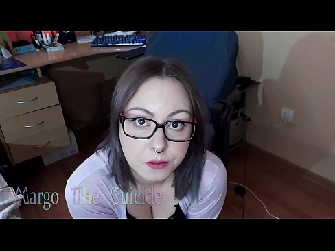 ❤️ Musikana aneSexy ane Magirazi Anoyamwa Dildo Zvakadzama paKamera Zvinonyadzisira fb ️❤