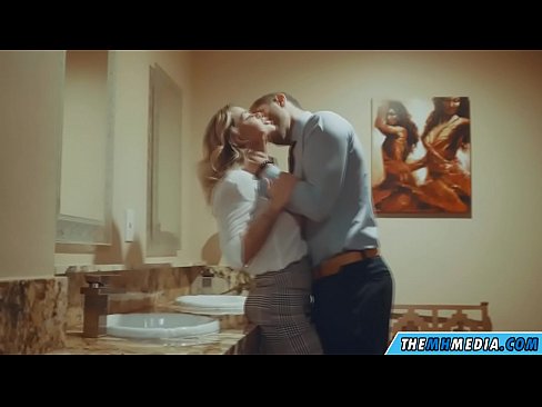 ❤️ Kana blonde ine busty inokukwezvera muchimbuzi cheveruzhinji Zvinonyadzisira fb ️❤